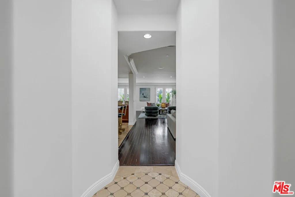 143 N Arnaz Drive 304, Beverly Hills, California 90211 home-pic-5